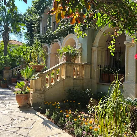 Frühstückspension Babil Bahceleri - Gardens Of Babel Lapithos (Northern Cyprus)